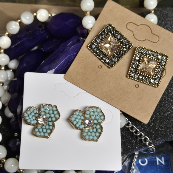 Earrings Bundle Of 2 - Picture 4 of 17